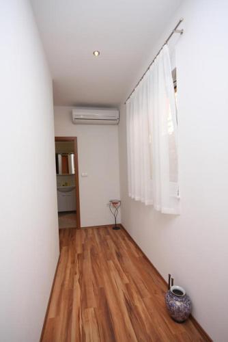 Apartments With A Parking Space Palit, Rab - 4970
