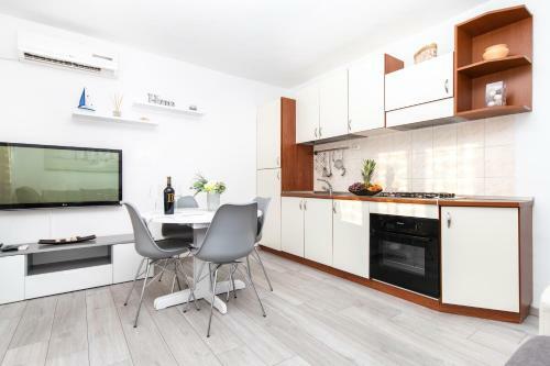 Apartman Topic