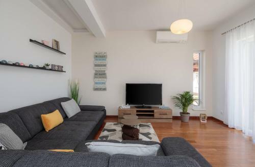Villa Rosa Ventorum With Private Pool Near Split