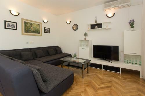 Apartment Mate