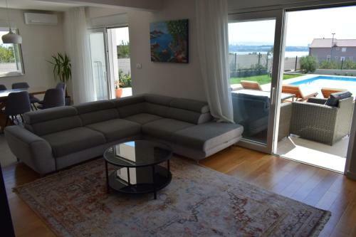 Villa Nikol, Heated Pool, Sea View And Bbq