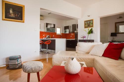 Villa Sunny Garden With Private Heated Pool