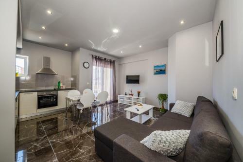 Cosy Apartment With Outdoor Pool, Close To Beachfront