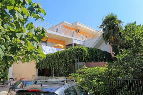 Apartments With A Parking Space Kastel Stari, Kastela - 17447