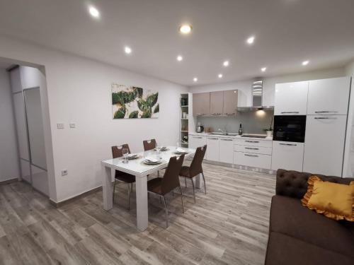 Apartmani Pina 1
