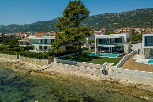 Villa Sea Star - Seafront Beach With 80m2 Pool