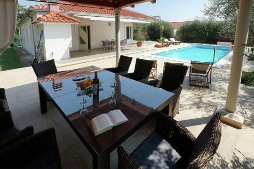 Villa Sweet-leasure-villa-stela