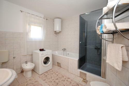 Spacious Apartment Antea