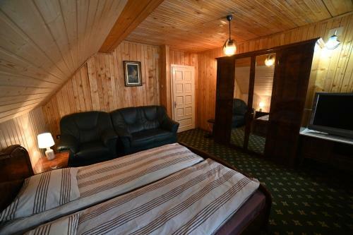 Cabana Satic Piatra Craiului La Doi Viermi