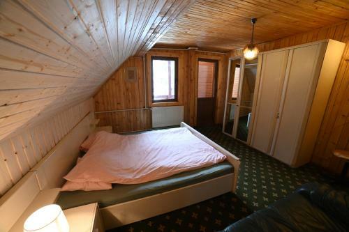 Cabana Satic Piatra Craiului La Doi Viermi