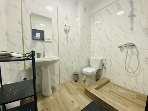 Golden Apartment With Street & Mountaine View