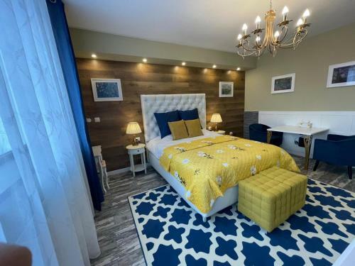Romantic Jacuzzi Chic Apartment