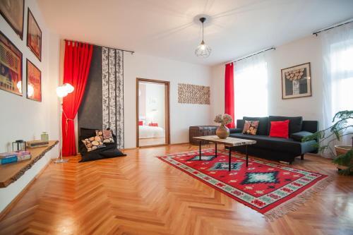 Spacious Stylish Apartment In Old Town