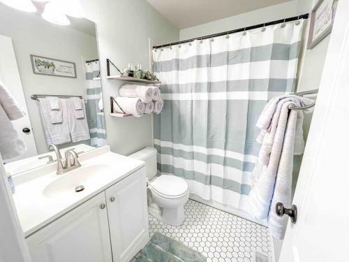Villa 2 Master Suites! Pet Friendly With Mtn Views
