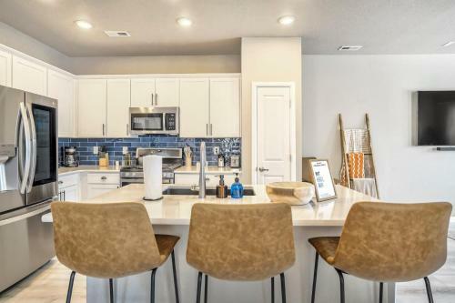 3bd Quiet Suburbs Restaurants & Parks