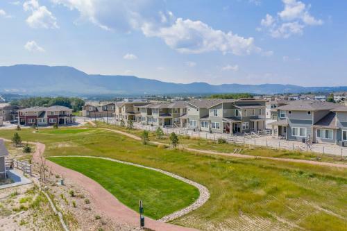 3bd Quiet Suburbs Restaurants & Parks