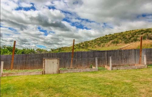 Hidden Valley Retreat With Foothill Views And A Large Yard