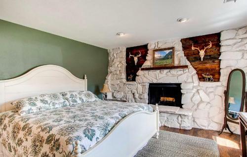 Hidden Valley Retreat With Foothill Views And A Large Yard