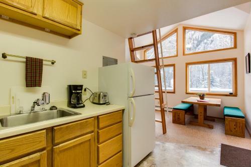 The Cabins At Filoha Meadows