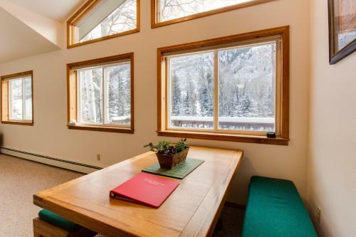 The Cabins At Filoha Meadows