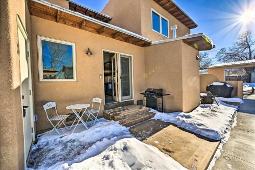 Pet-friendly Townhome With Grill And Mtn Views!