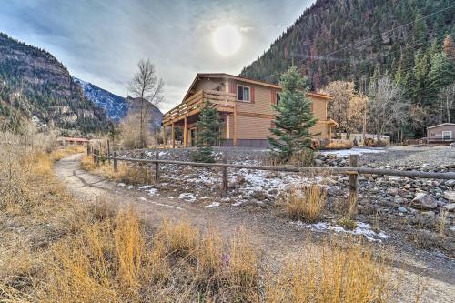 Contemporary Home Along Ourays River Walk!