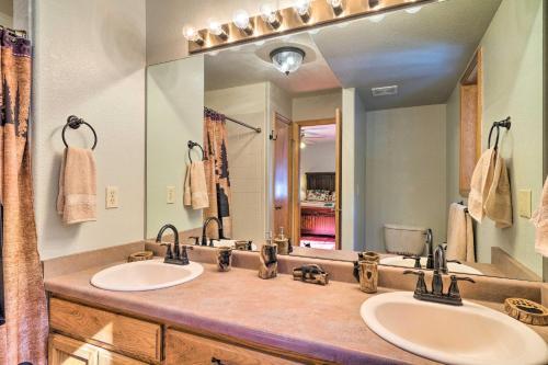 Quiet Woodland Park Home With Fire Pit And Deck!
