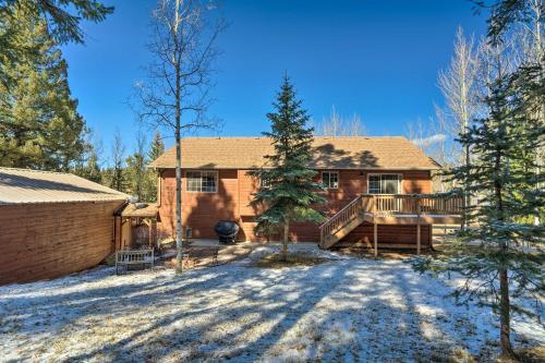 Quiet Woodland Park Home With Fire Pit And Deck!