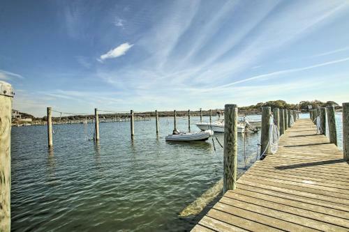 Bright Coastal Cottage 600 To Private Beach!