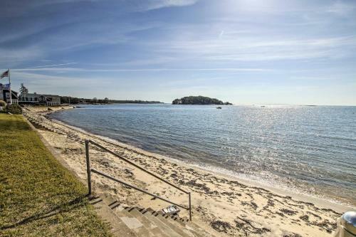 Bright Coastal Cottage 600 To Private Beach!