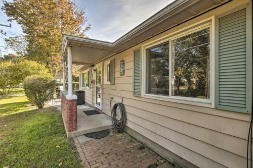 Bright Coastal Cottage 600 To Private Beach!