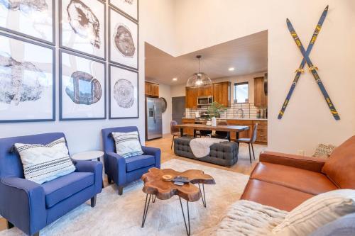 Stunning Mountain Views - 2br Townhouse - Fireplace!