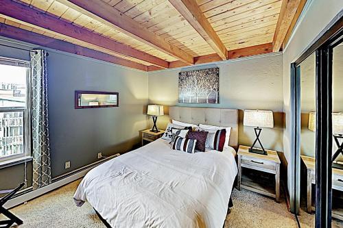 Treehouse Condo Unit H202
