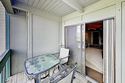 Treehouse Condo Unit H202