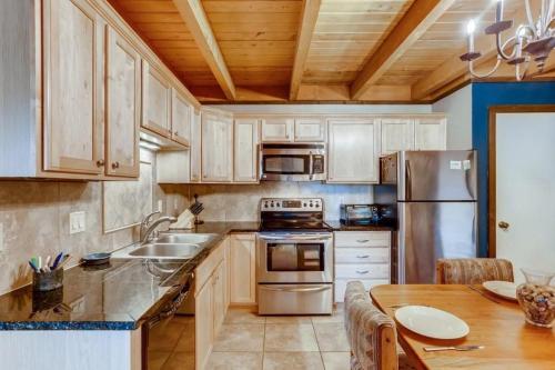 Apartamento F201 Treehouse Condo