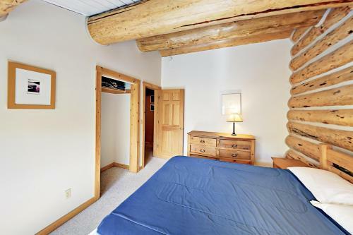 Boulder Cat Lodge