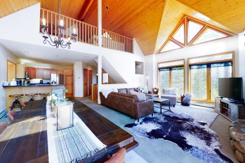 3 Eagle's Nest Court