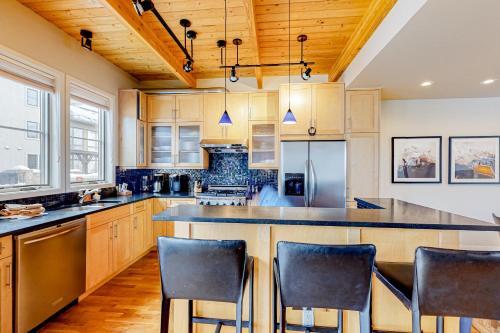 Slopeside Living - 2887