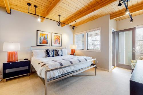 Slopeside Living - 2887