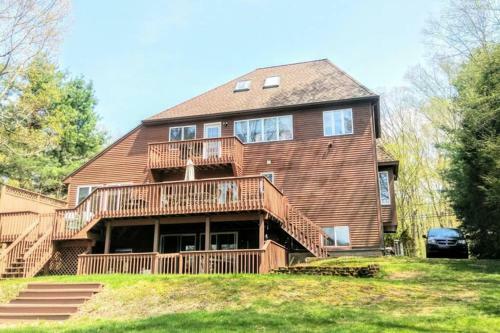 Bolton Lake Home