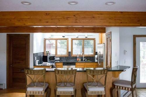 Bolton Lake Home