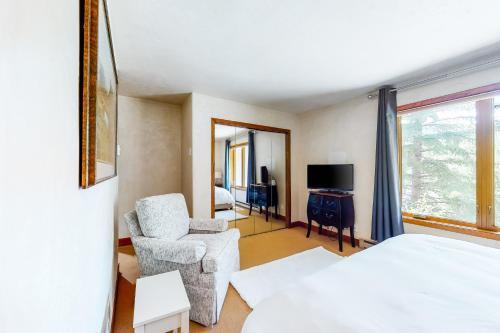 Lions Ridge & Vail Ski Haus