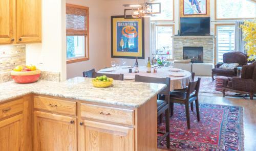 Best Location Eagle-vail, A/c, Great For 2 Families/groups -spacious Home