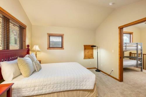 New Listing 4bd4ba Townhome - Free Ski Shuttle