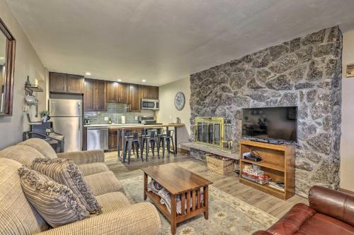 Apartamento Updated Condo With Shared Perks, 4 Mi To Skiing
