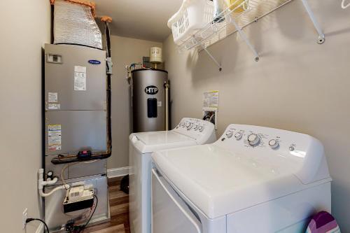 Sandy Cove -- 37742 Sagers #1401