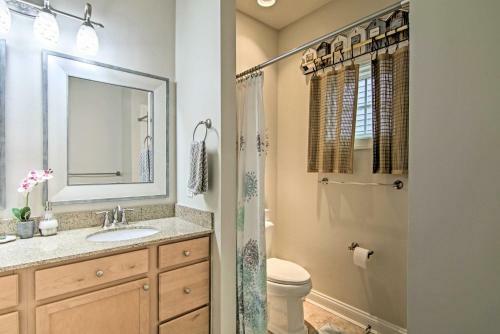 Vibrant Home In Ocean View With Screen Porch