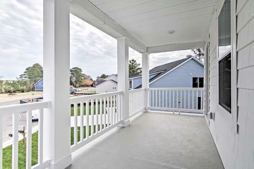 Bayfront House With Balcony About 5 Mi To Beach!