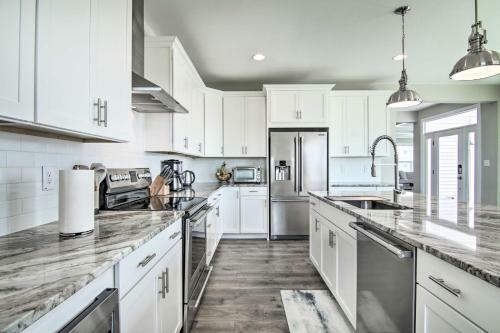 Upscale Coastal Home, 2 Mi To Bethany Beach!