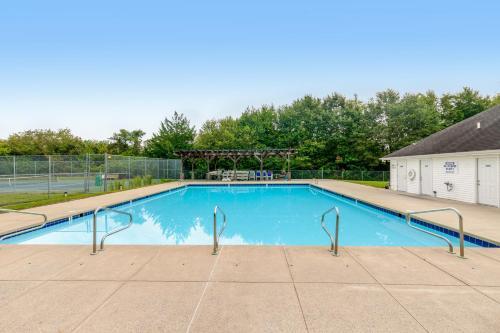 South Hampton -- 37995 East Chester